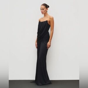 Chic Strapless Black Gown